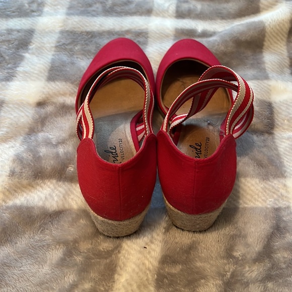 Red Wedges - Picture 2 of 3